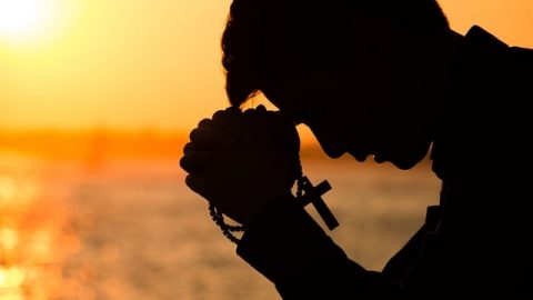 Como podemos manter um relacionamento normal com Deus