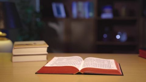 A que “outro evangelho” se refere? - A Mensagem de Gálatas 1.6,7,8